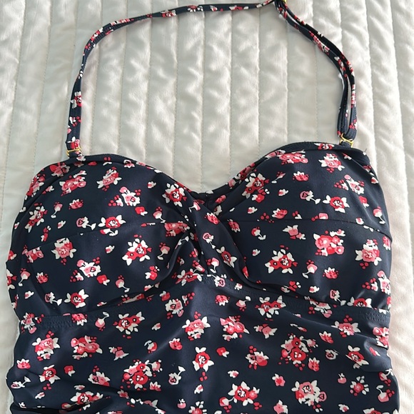 EUC Shaping one piece bathing suit - Picture 2 of 9